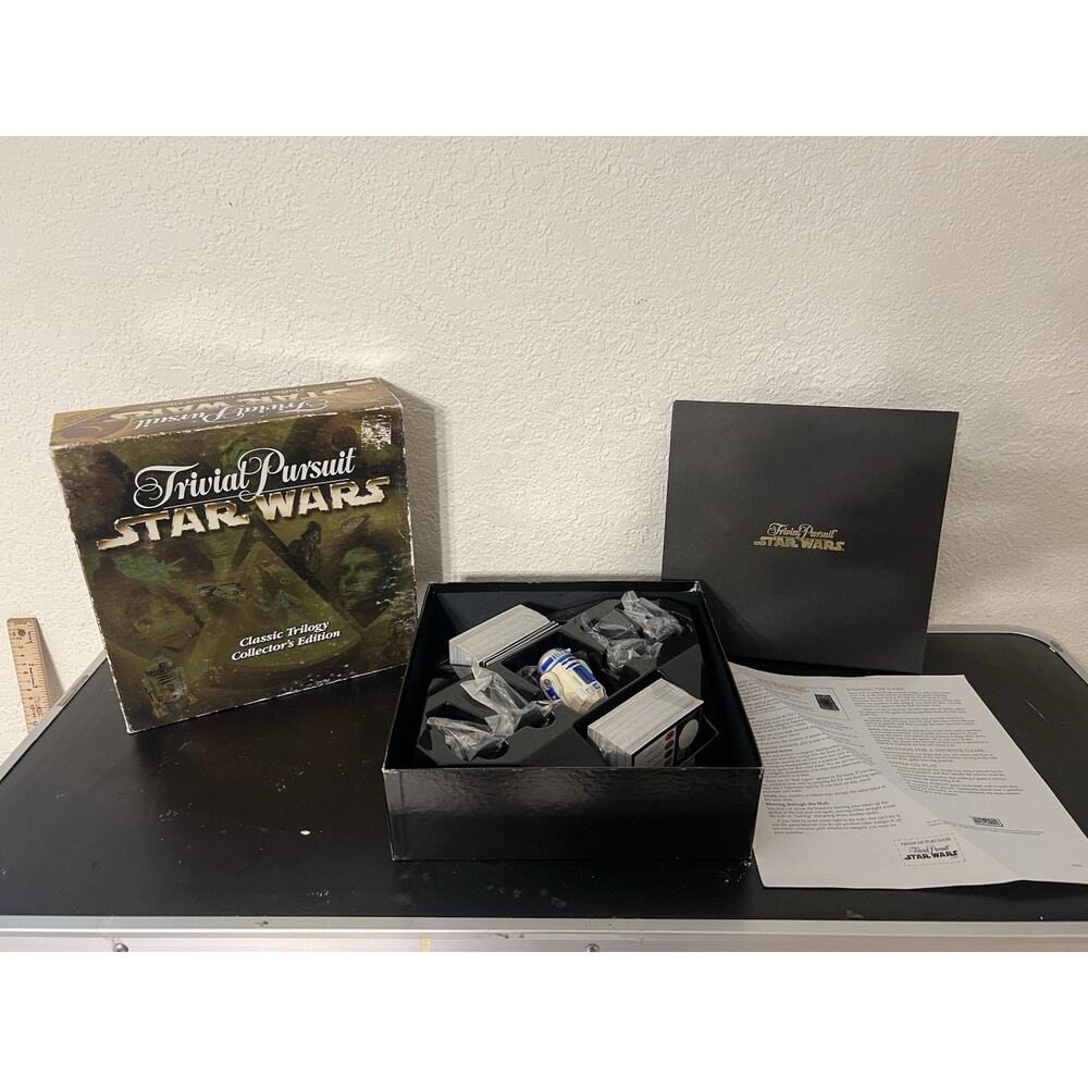 TRIVIAL PURSUIT STAR WARS CLASSIC TRILOGY COLLECTOR’S EDITION (LN) Complete